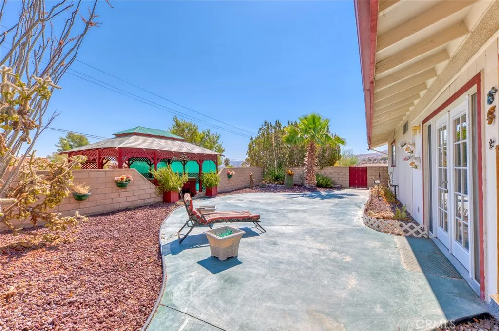 7515 Pinon Drive, Yucca Valley, California 92284 home-pic-27