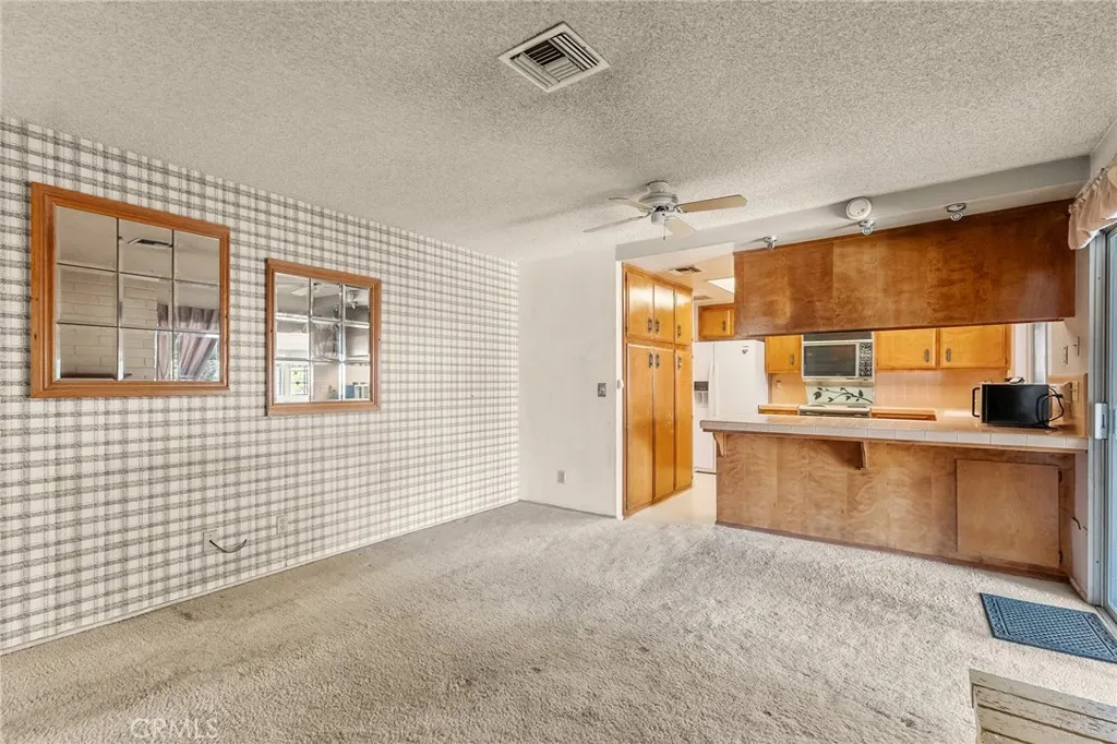 7515 Pinon Drive, Yucca Valley, California 92284 home-pic-12