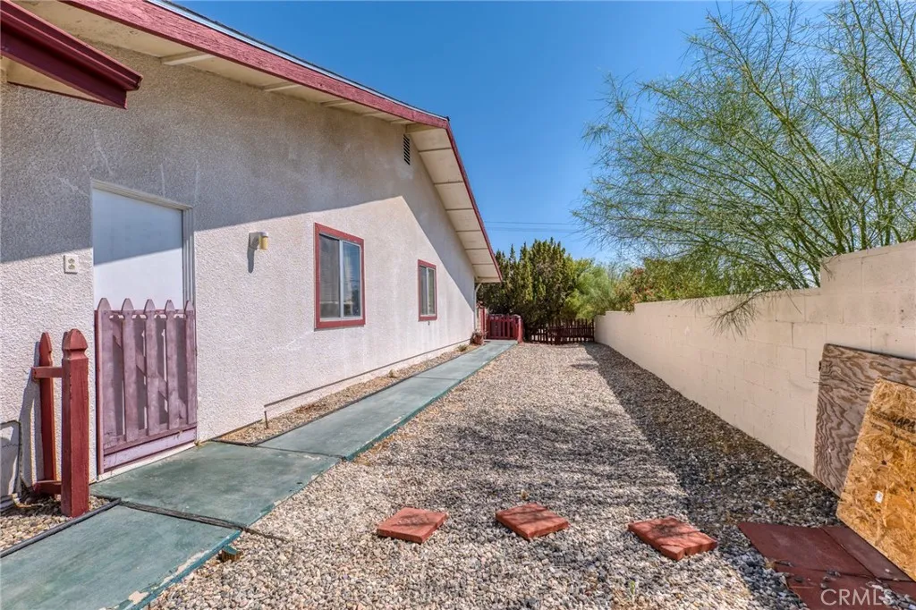 7515 Pinon Drive, Yucca Valley, California 92284 home-pic-39