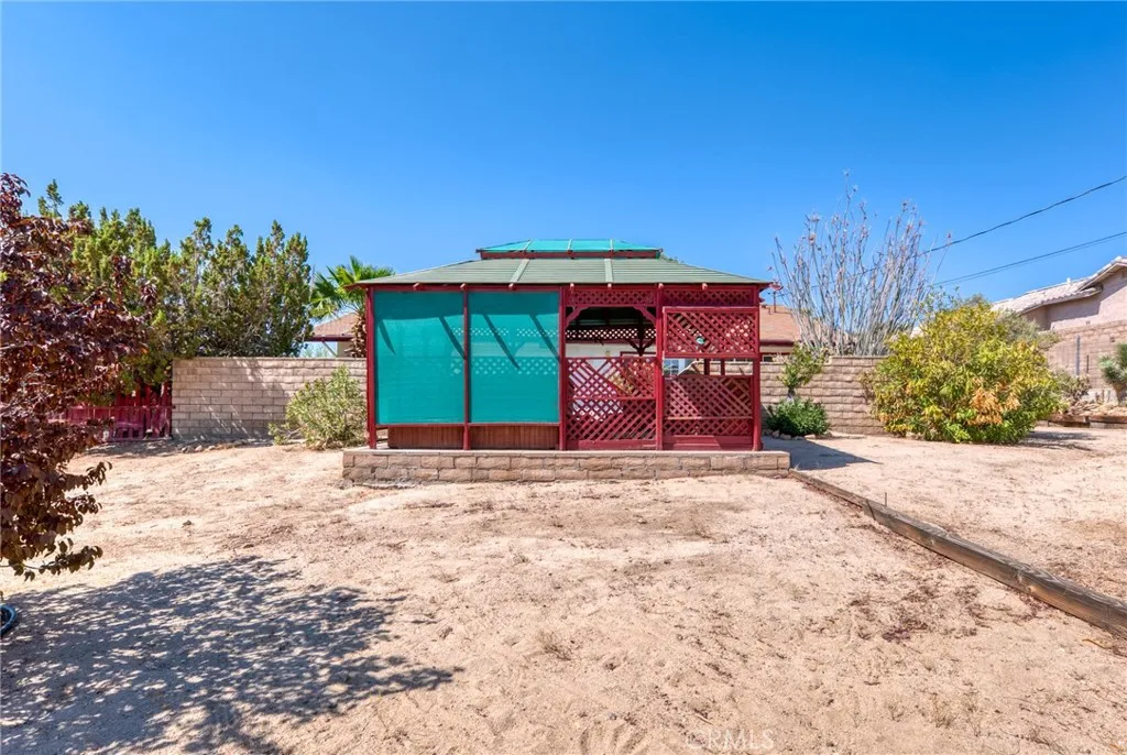 7515 Pinon Drive, Yucca Valley, California 92284 home-pic-30