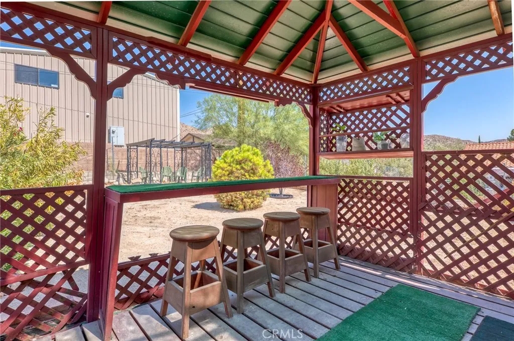 7515 Pinon Drive, Yucca Valley, California 92284 home-pic-33