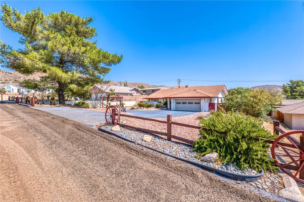 7515 Pinon Drive, Yucca Valley, California 92284 home-pic-42