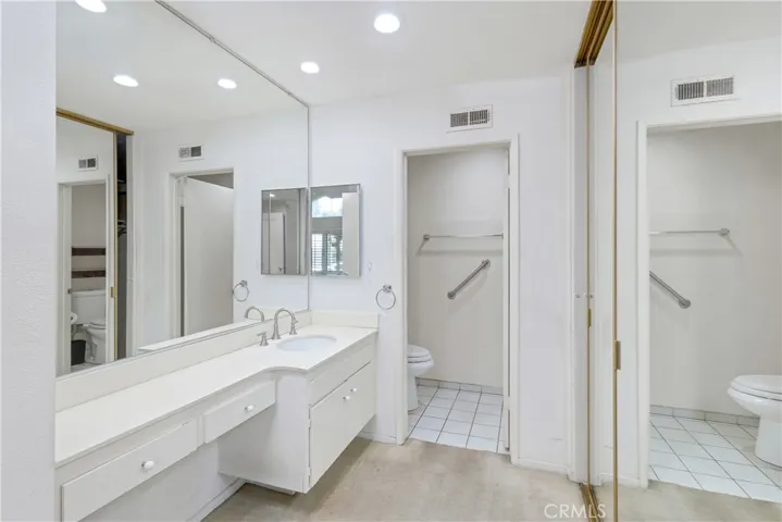 Owner's suite has vaulted ceilings, mirrored wardrobe, and en-suite.