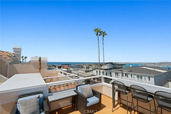 Experience unobstructed blue-water views that stretch to the horizon from multiple vantage points.