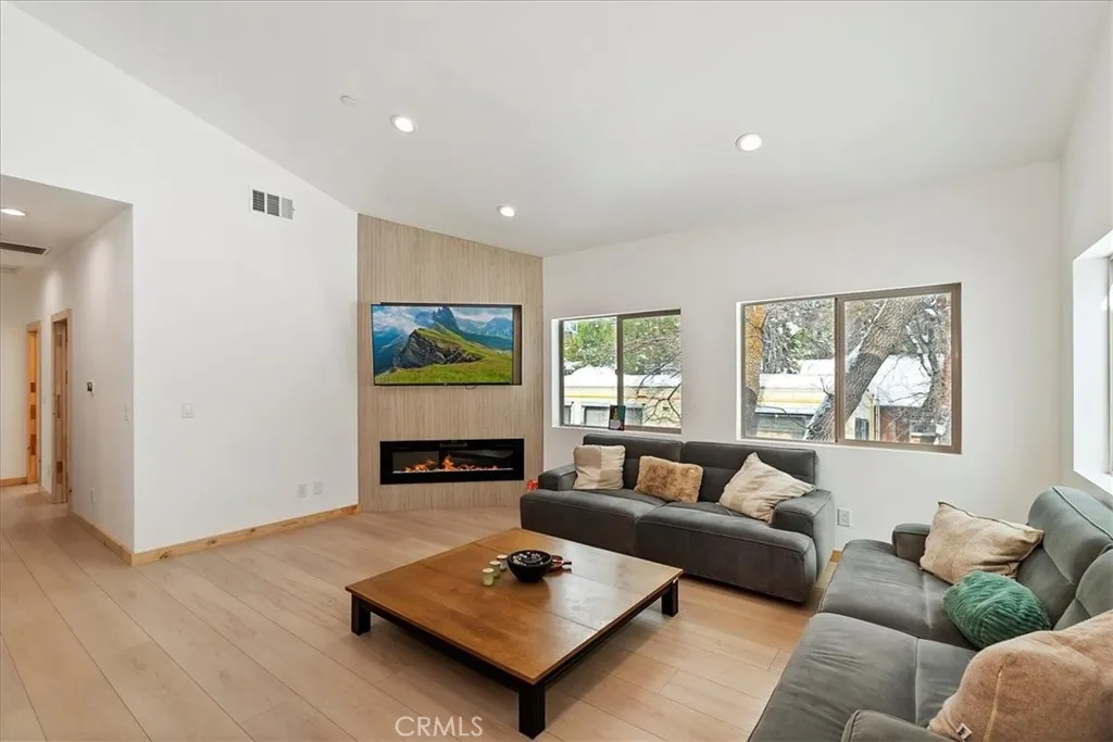 374 Los Angeles Avenue, Sugarloaf, California 92386 home-pic-4