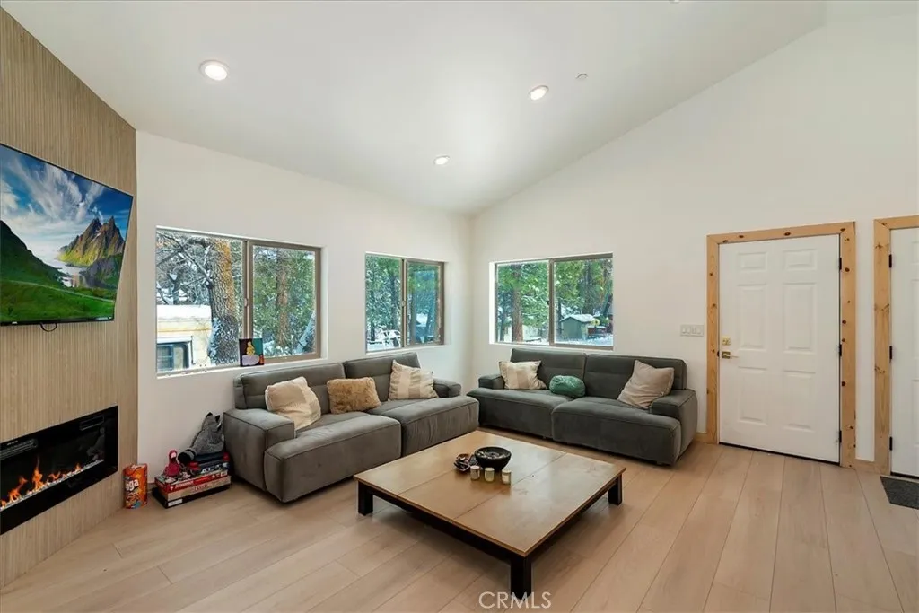 374 Los Angeles Avenue, Sugarloaf, California 92386 home-pic-6