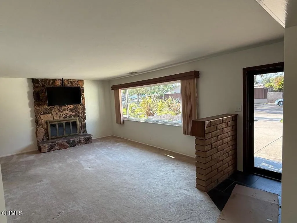 489 Mara Avenue, Ventura, California 93004 home-pic-2