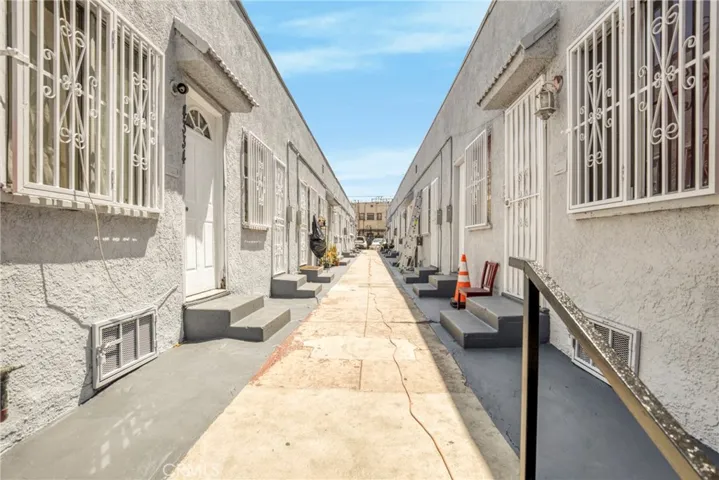 4334 S Main Street, Los Angeles, California 90037