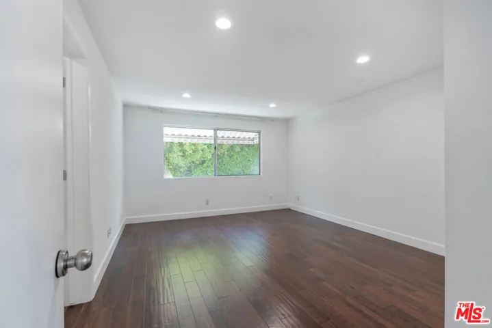 Secondary En Suite Bedroom