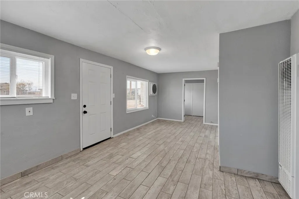 33454 Hampton Way, Daggett, California 92327 home-pic-2