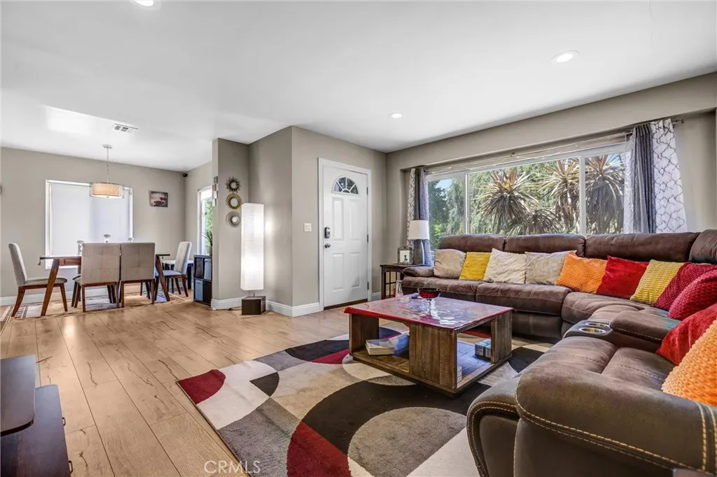 18026 Duncan Street, Encino, California 91316, 3 Bedrooms Bedrooms, ,2 BathroomsBathrooms,Residential Lease,For Rent,Duncan,SR25181721