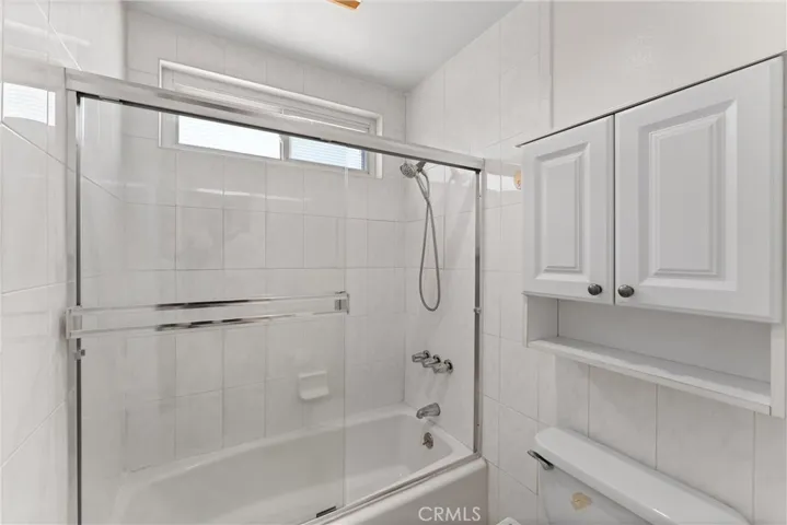 Upstairs Shower and Bath Combo