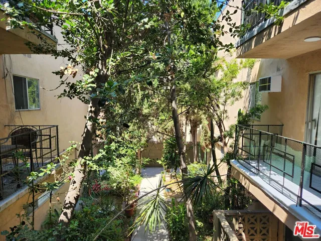 8531 Alcott Street 203, Los Angeles, California 90035
