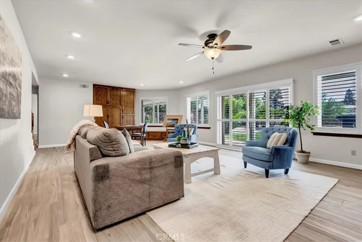 Living area / receiving area