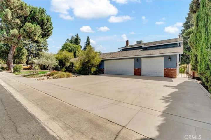 Front side / garage