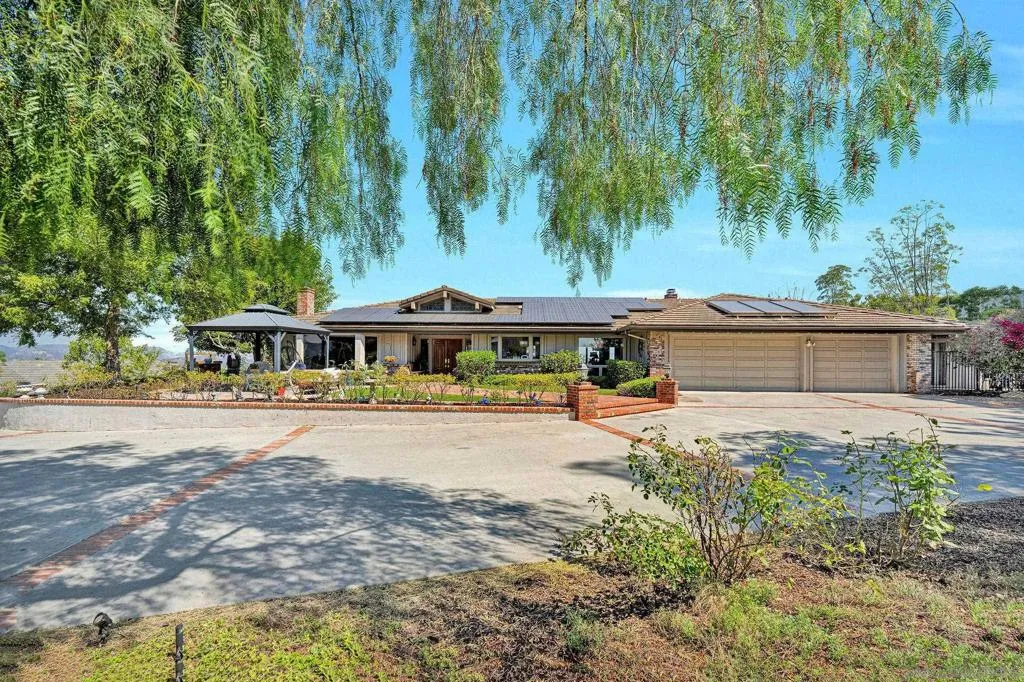 17505 Corte Lomas Verde, Poway, California 92064 home-pic-3