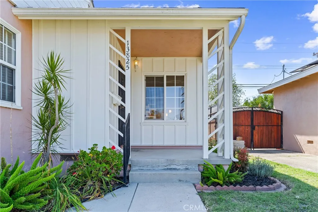 13825 Cornuta Avenue, Bellflower, California 90706, 3 Bedrooms Bedrooms, ,2 BathroomsBathrooms,Residential,For Sale,Cornuta,RS25181361