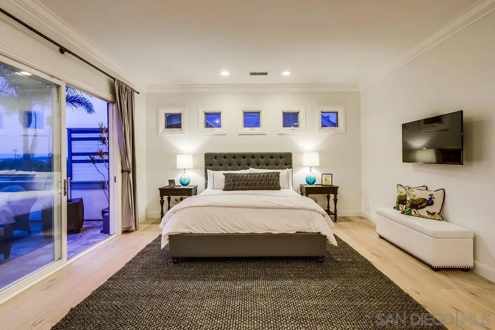 7651 Country Club Drive, La Jolla, California 92037 home-pic-23