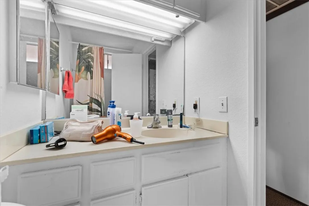 3636 Oak Creek Drive B, Ontario, California 91761 home-pic-25