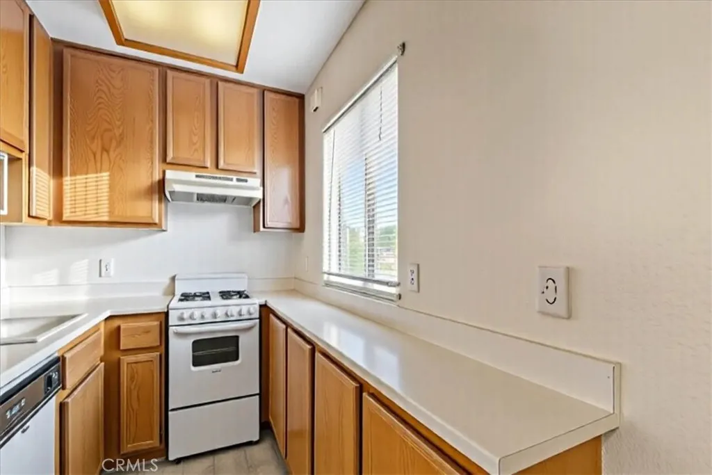 3636 Oak Creek Drive B, Ontario, California 91761 home-pic-18