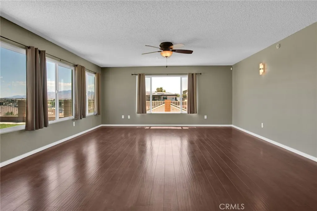 17965 Fremontia Lane, Victorville, California 92395 home-pic-16