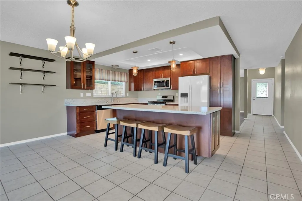 17965 Fremontia Lane, Victorville, California 92395 home-pic-12