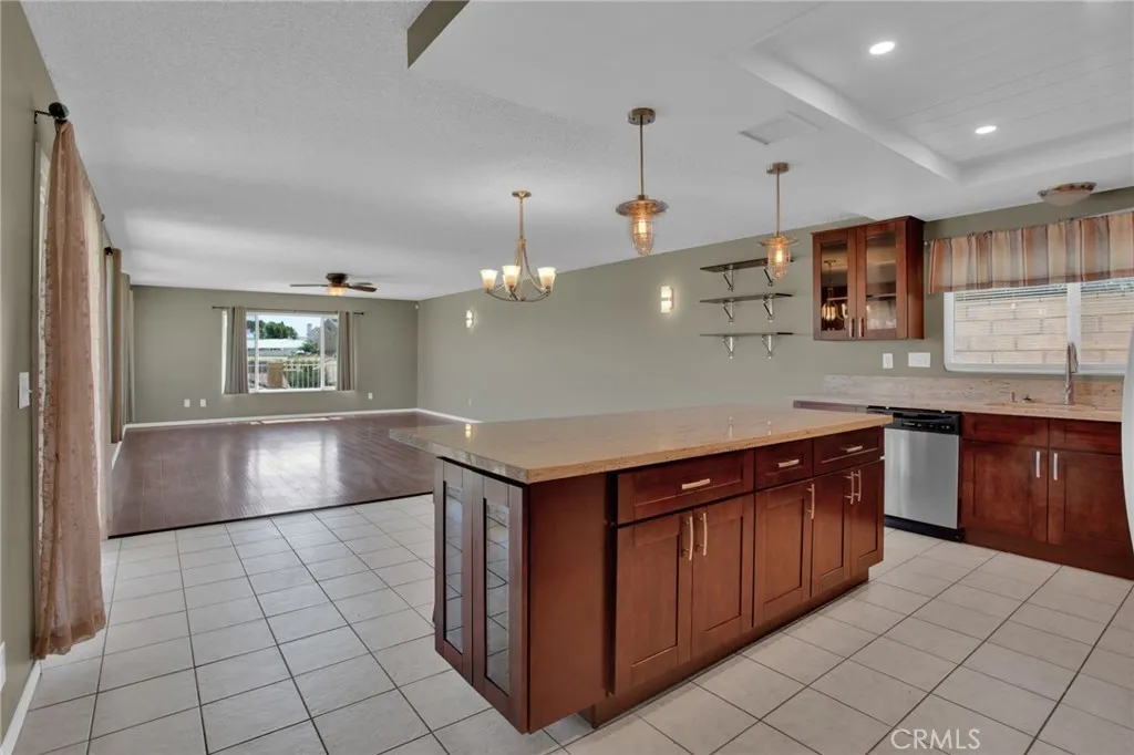 17965 Fremontia Lane, Victorville, California 92395 home-pic-13