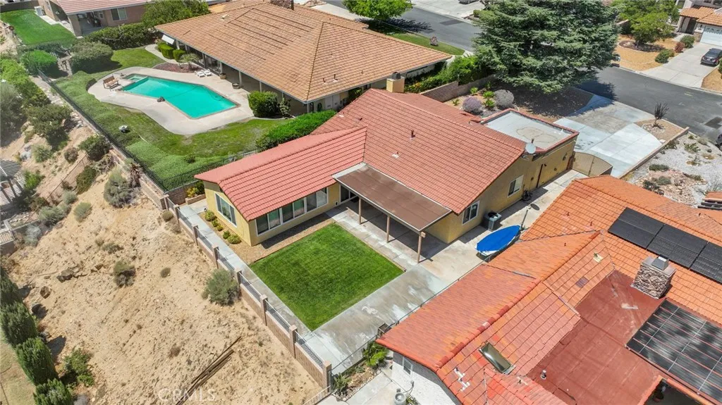17965 Fremontia Lane, Victorville, California 92395 home-pic-39