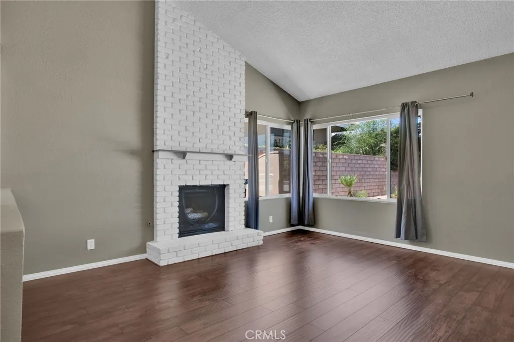 17965 Fremontia Lane, Victorville, California 92395 home-pic-9