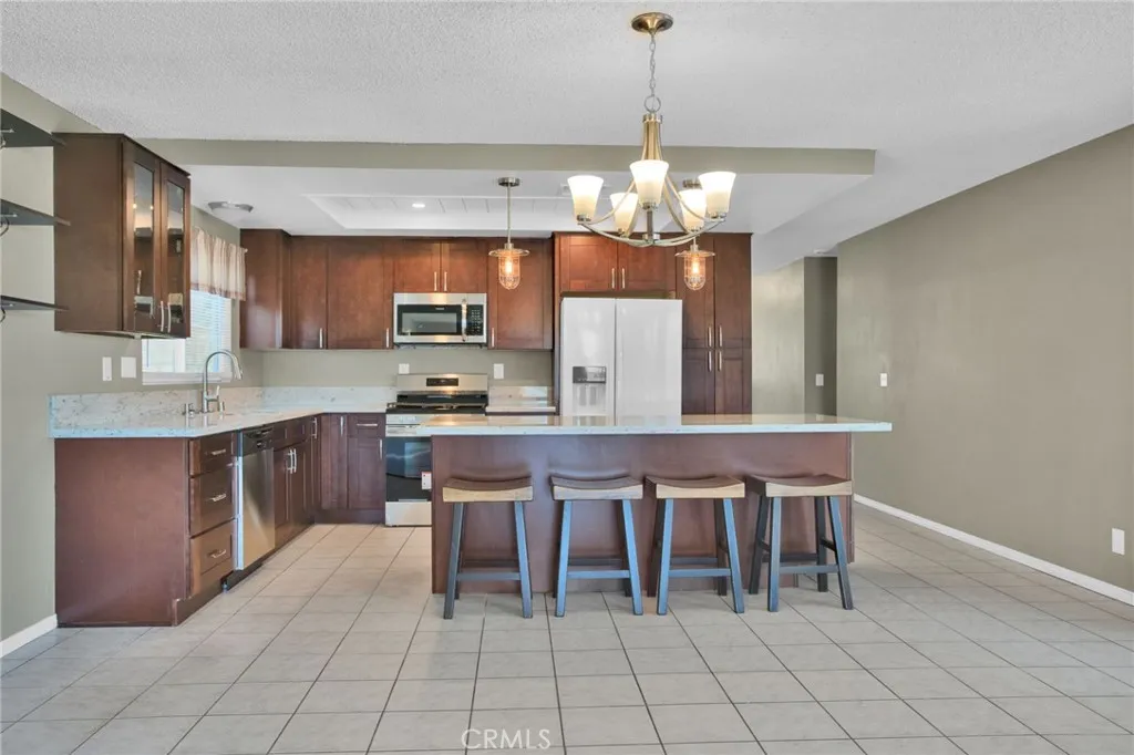 17965 Fremontia Lane, Victorville, California 92395 home-pic-6