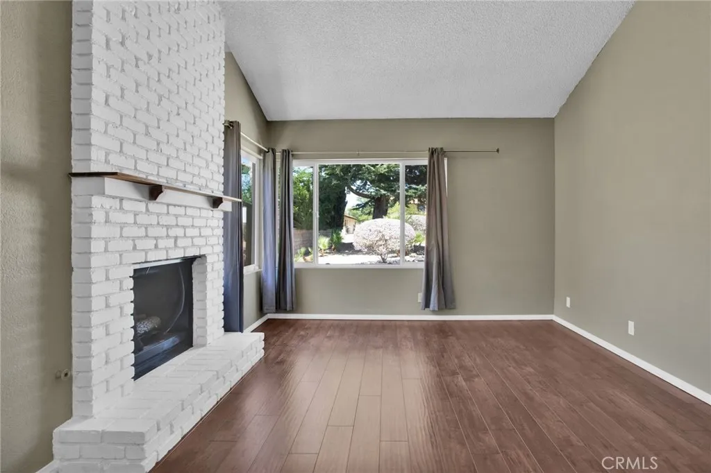17965 Fremontia Lane, Victorville, California 92395 home-pic-10