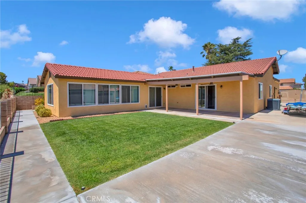 17965 Fremontia Lane, Victorville, California 92395 home-pic-33