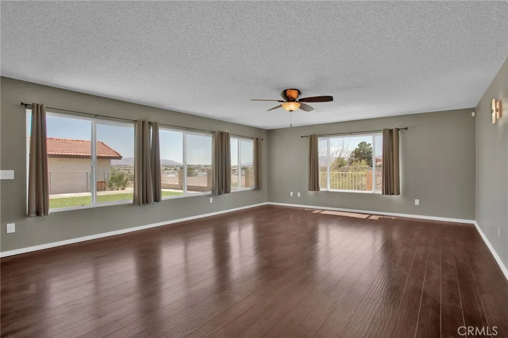 17965 Fremontia Lane, Victorville, California 92395 home-pic-17
