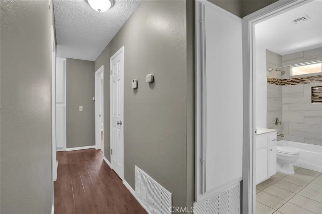 17965 Fremontia Lane, Victorville, California 92395 home-pic-19
