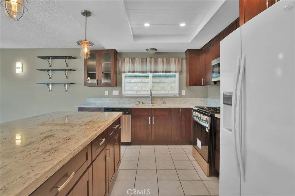 17965 Fremontia Lane, Victorville, California 92395 home-pic-15