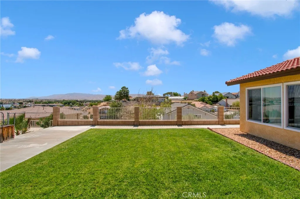 17965 Fremontia Lane, Victorville, California 92395 home-pic-30