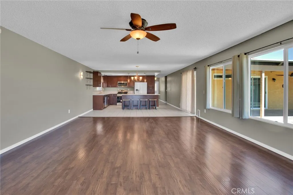 17965 Fremontia Lane, Victorville, California 92395 home-pic-18