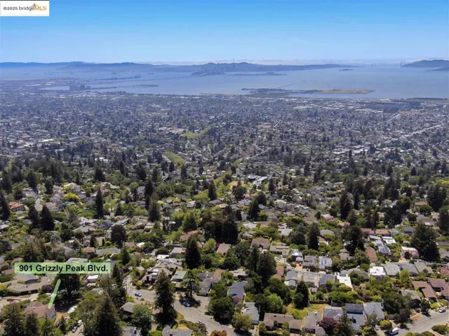 Aerial overview of property's location featuring a water and mountain view