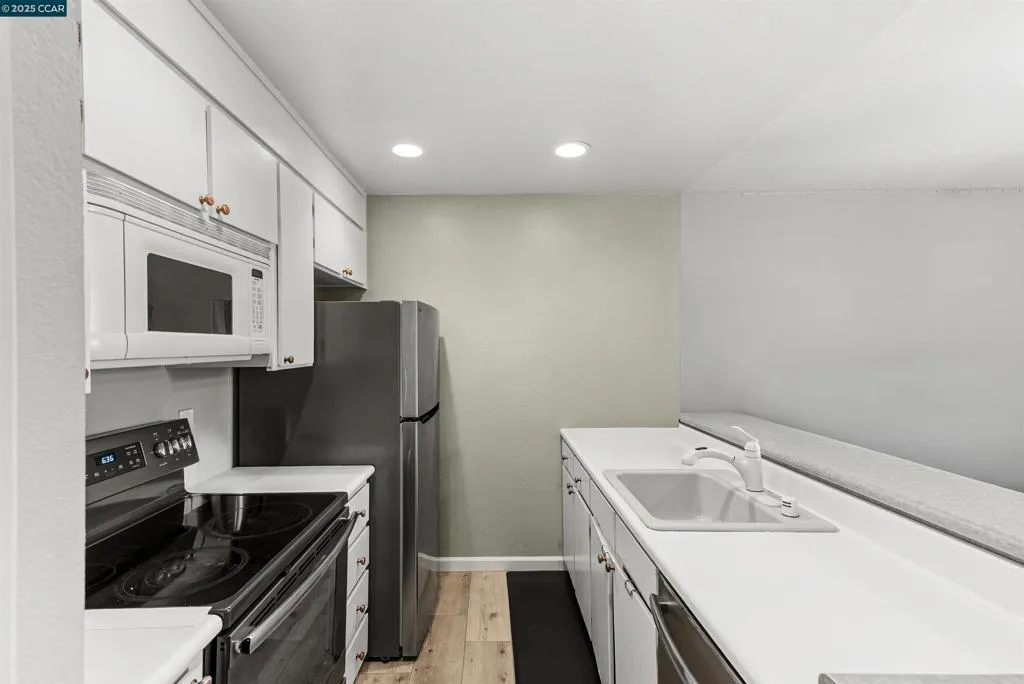 2450 Walters Way 2, Concord, California 94520 home-pic-6