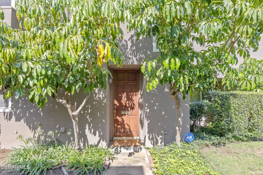 18134 Killion Street 2, Tarzana, California 91356, 3 Bedrooms Bedrooms, ,2 BathroomsBathrooms,Residential Lease,For Rent,Killion,225004118