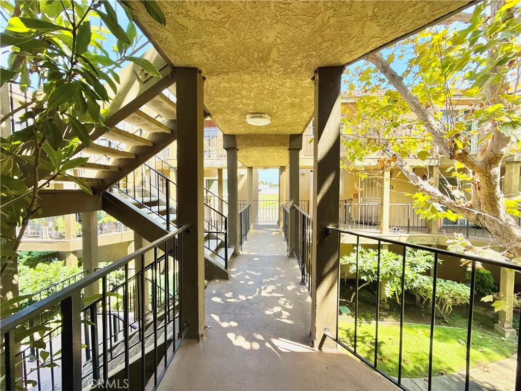 4201 W 5th Street 229, Santa Ana, California 92703, 2 Bedrooms Bedrooms, ,2 BathroomsBathrooms,Residential,For Sale,5th,PW25182202