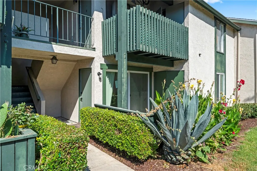 23254 Orange Avenue 7, Lake Forest, California 92630 home-pic-2