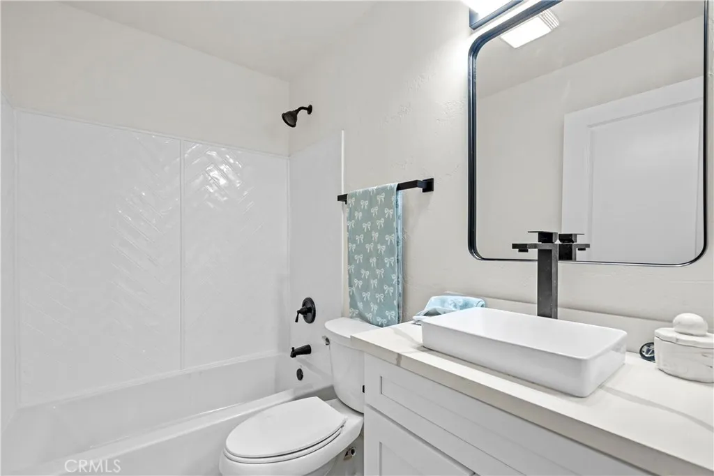 23254 Orange Avenue 7, Lake Forest, California 92630 home-pic-14