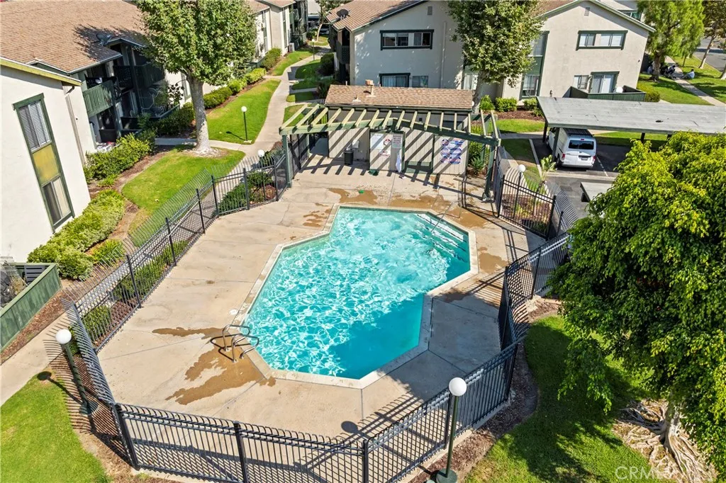 23254 Orange Avenue 7, Lake Forest, California 92630 home-pic-24