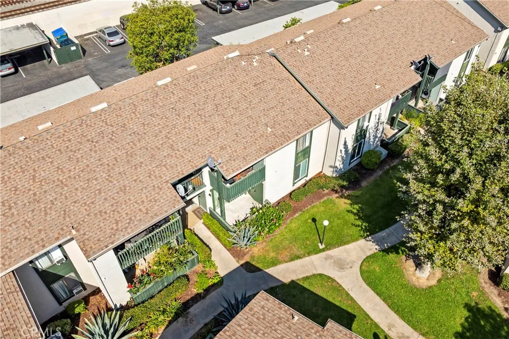 23254 Orange Avenue 7, Lake Forest, California 92630 home-pic-22