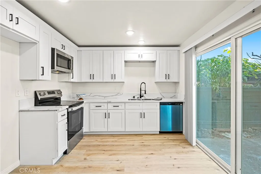23254 Orange Avenue 7, Lake Forest, California 92630 home-pic-9
