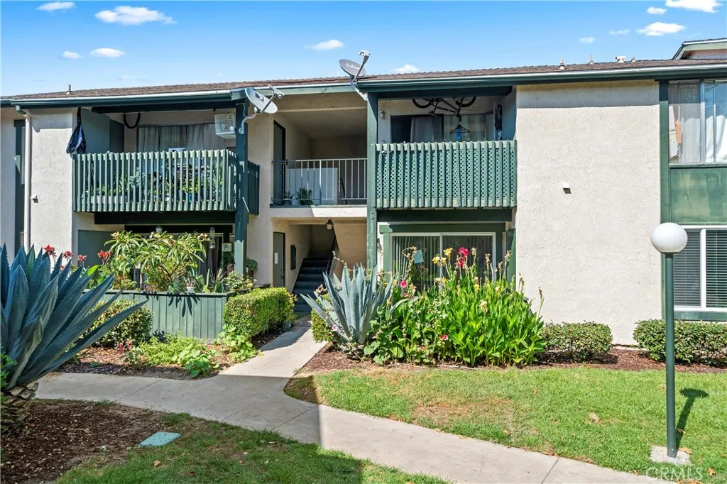 23254 Orange Avenue 7, Lake Forest, California 92630 home-pic-1