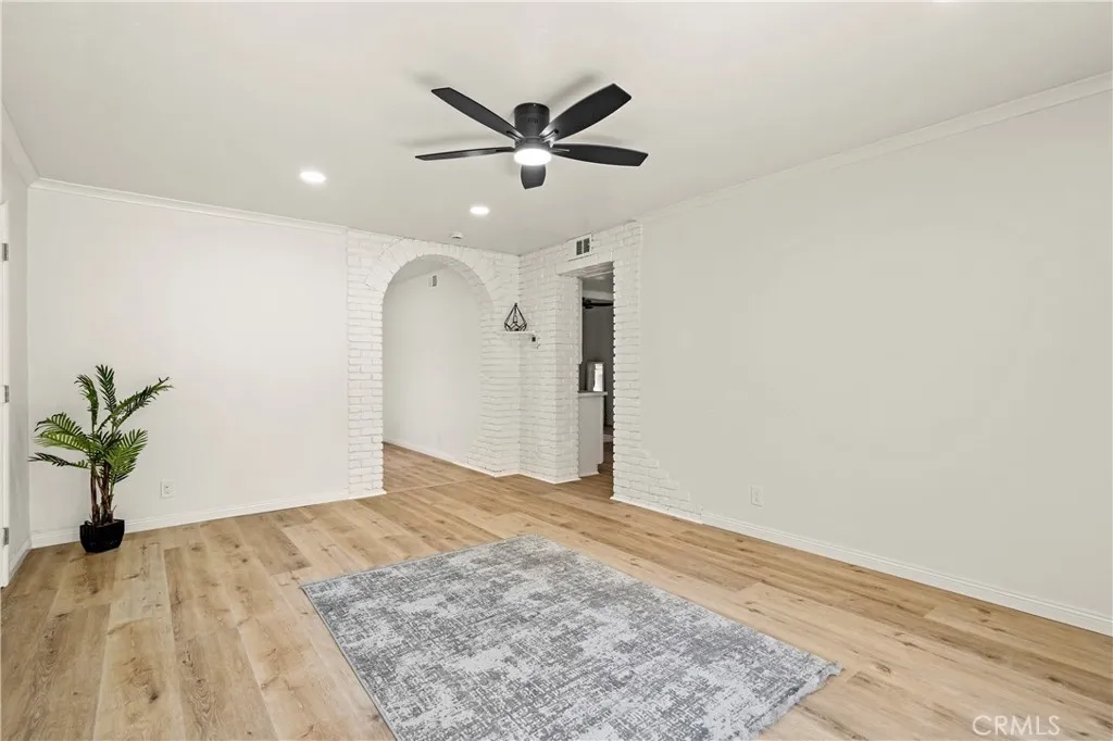 23254 Orange Avenue 7, Lake Forest, California 92630 home-pic-3