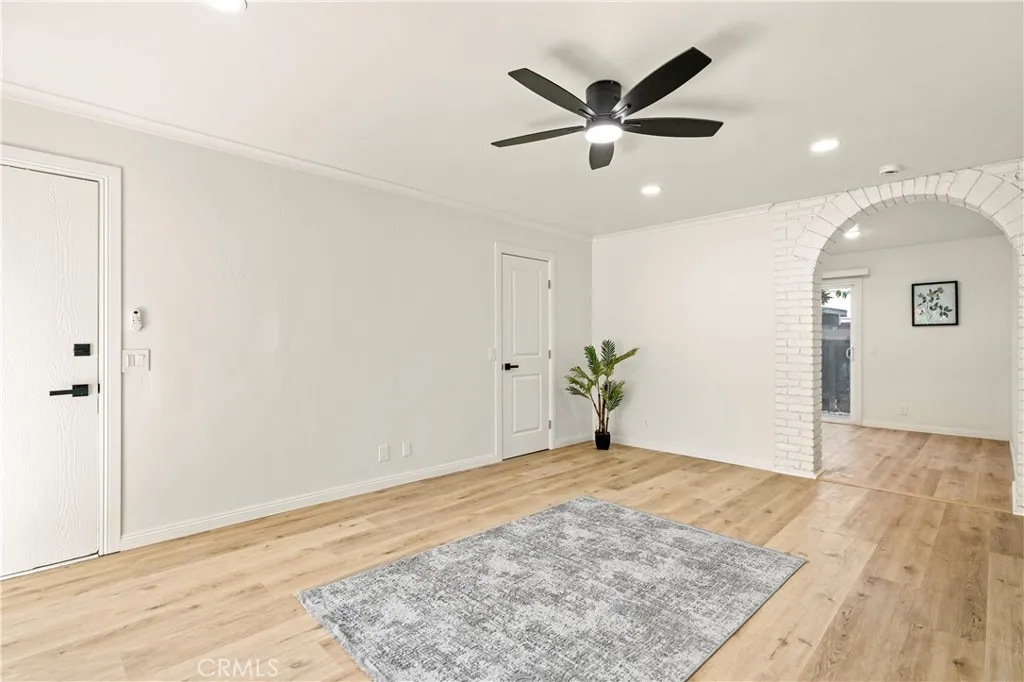 23254 Orange Avenue 7, Lake Forest, California 92630 home-pic-4