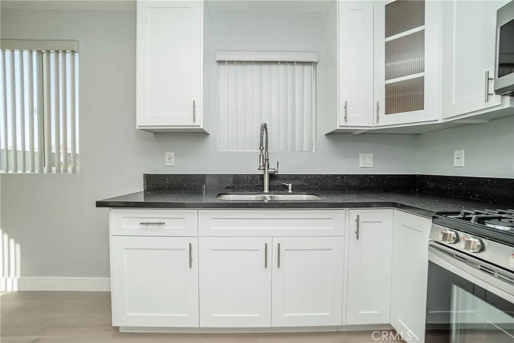 531 80 W 80th, Los Angeles, California 90044 home-pic-11